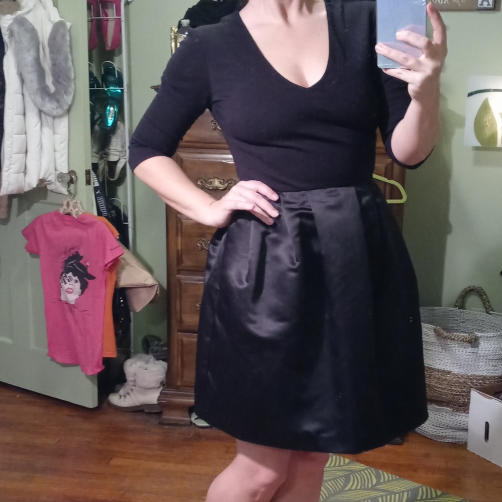 Women's Jucca black bubble pockets skirt semi sleeve v-neck Size 6 lbd dress